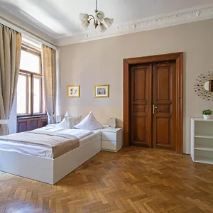 For Celebrations Spacious 3bdr With Balcony Apartamento