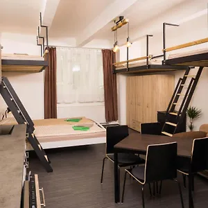  Apartment Flying Bed Close To Castle And Airport